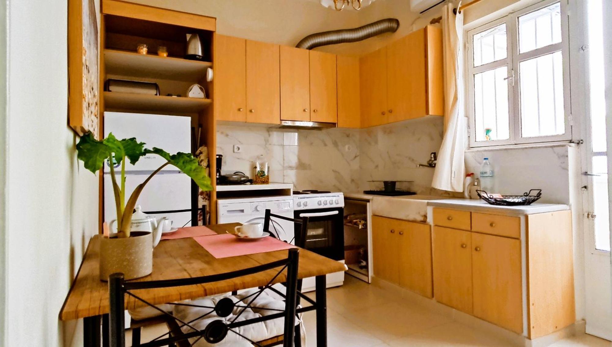 Next To Metro! Bright Apartment With Fully Equipped Kitchen Атина Екстериор снимка