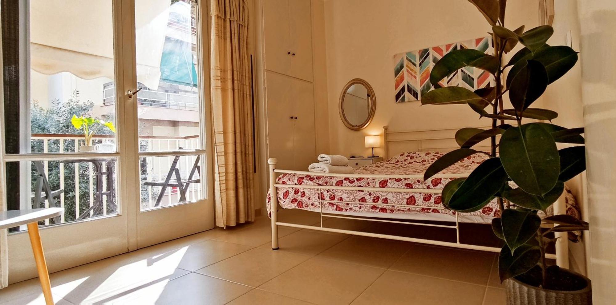 Next To Metro! Bright Apartment With Fully Equipped Kitchen Атина Екстериор снимка